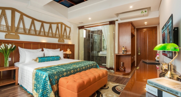 Golden Suite Double or Twin City View