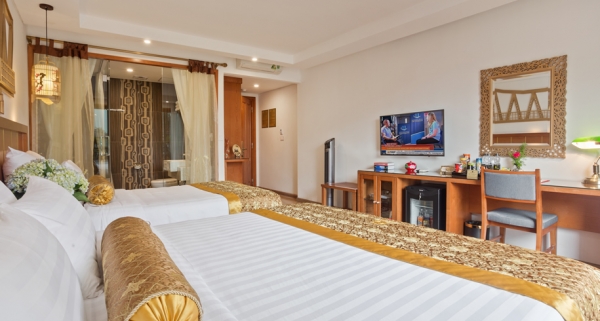 Golden Suite Double or Twin City View