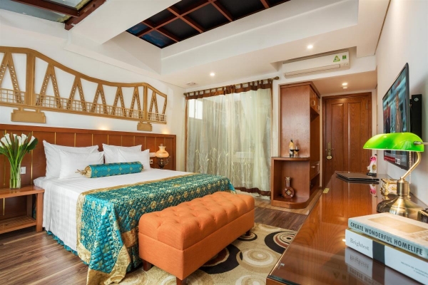 Golden Family City View